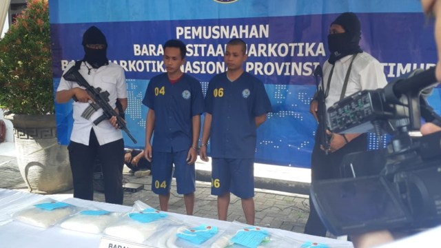 Konpers pemusnahan narkotika lebih dari 10 kilogram di Mako BNNP Jatim, Ngagel Madya, Surabaya, Rabu (25/7). (Foto: Phaksy Sukowati/kumparan)