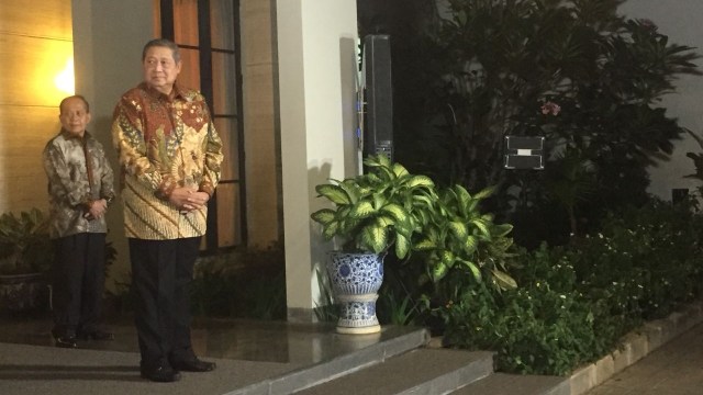 SBY bersiap menerima kedatangan Zulkifli Hasan (Foto: Mirsan Simamora/kumparan)