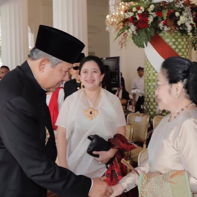 Susilo Bambang Yudhoyono dan Megawati Soekarnoputri di Istana Negara. (Foto: Twitter/@isari68)
