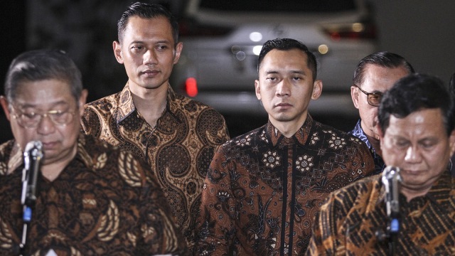 SBY, AHY, Ibas, dan Prabowo usai pertemuan Demokrat-Gerindra di kediaman SBY. (Foto: ANTARA FOTO/Dhemas Reviyanto)