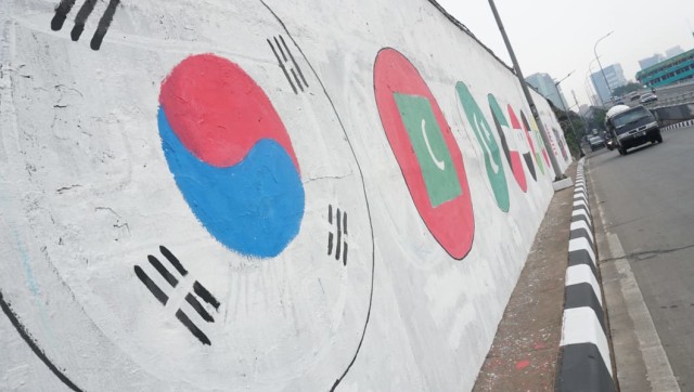 Mural Bendera peserta Asian Games 2018 di Jagakarsa (Foto: Helmi Abdullah/kumparan)