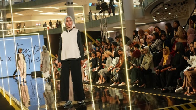 Jakarta Modest Fashion Week by L. Tru X Fenita Arie - Indonesia  (Foto: Helmi Afandi/kumparan)
