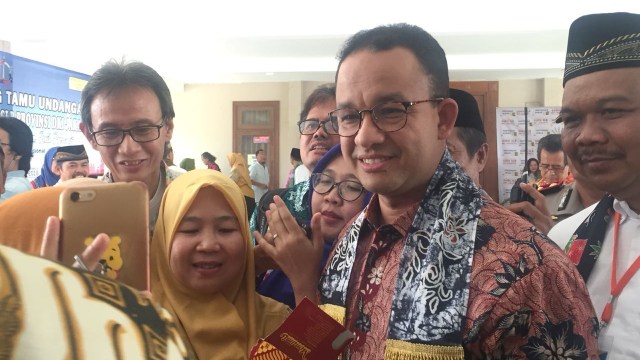 Gubernur DKI Jakarta Anies Baswedan usai menghadirii Pertemuan Akbar Guru SLB se-DKI Jakarta (28/7). (Foto: Reki Febrian/kumparan)