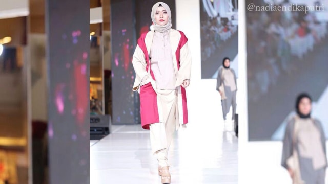 Wanita Dengan Tinggi Dibawah 170 cm Mengikuti Sekolah Model (1)