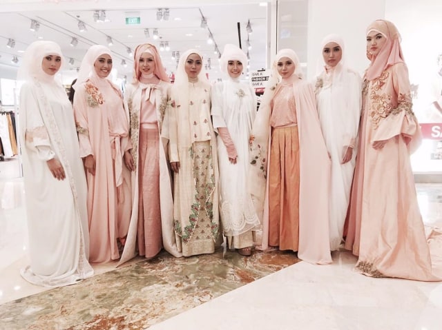Wanita Dengan Tinggi Dibawah 170 cm Mengikuti Sekolah Model (2)