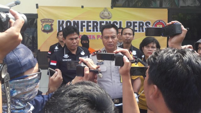 Konferensi pers pembunuhan motif cemburu di Bekasi. (Foto: Dok. polres Bekasi kota)