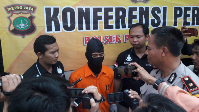 Tersangka pembunuhan motif cemburu di Bekasi. (Foto: Dok. polres Bekasi kota)