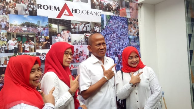 Koordinator relawan Rumah Djoeang, Pius Lustrianang. (Foto: Fahrian Saleh/kumparan)