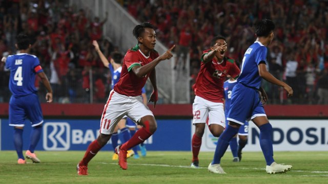 Mochammad Supriadi melakukan selebrasi setelah mencetak gol Timnas Indonesia U-16 ke gawang Filipina pada Piala AFF U-16 2018. (Foto: Antara/Zabur Karuru)
