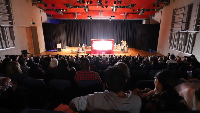 Pertunjukan wayang kulit yang diselenggarakan di Canbera, Australia. (Foto: dok. KBRI Canberra)