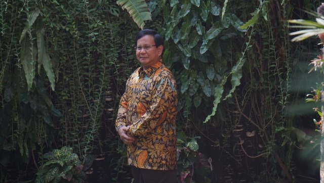 Prabowo Subianto saat menunggu kedatangan SBY di Kertanegara, Jakarta Selatan (30/7). (Foto: Irfan Adi Saputra/kumparan)