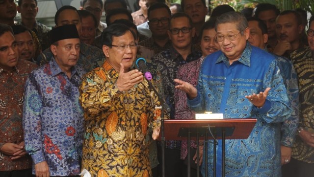 Prabowo Subianto dan SBY usai melakukan pertemuan di Kertanegara, Jakarta, Senin (30/7). (Foto: Irfan Adi Saputra/kumparan)