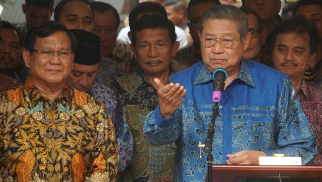 Prabowo Subianto dan SBY usai melakukan pertemuan di Kertanegara, Jakarta, Senin (30/7). (Foto: Irfan Adi Saputra/kumparan)