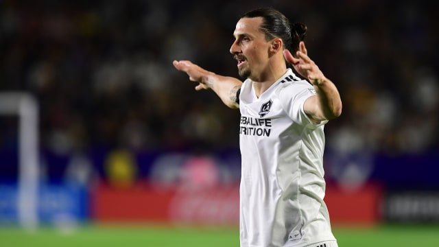Selebrasi Ibrahimovic usai mencetak gol. (Foto: Frederic Brown/AFP)