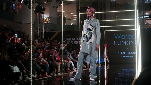 Dian Pelangi di Jakarta Modest Fashion Week 2018 (Foto: dok.Garin Gustavian)