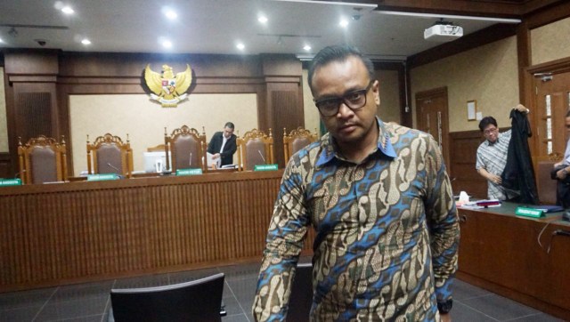 Mantan Direktur Operasional PT Murakabi Sejahtera, Irvanto Hendra Pambudi Cahyo usai ikuti sidang di Pengadilan Tipikor, Jakarta, Senin (30/7). (Foto: Fanny Kusumawardhani/kumparan)
