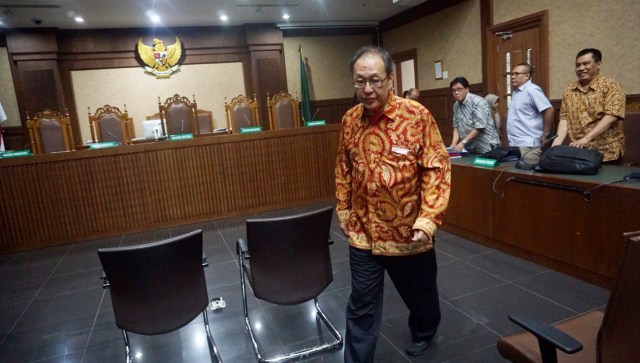 Mantan bos PT Gunung Agung, Made Oka Masagung usai ikuti sidang di Pengadilan Tipikor, Jakarta, Senin (30/7). (Foto: Fanny Kusumawardhani/kumparan)