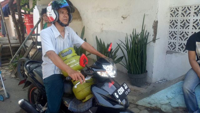 Warga Brebes Kesulitan Mendapatkan Gas 3 Kg Bersubsidi