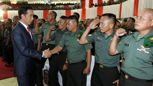 Jokowi Beri Pengarahan ke Babinsa di Makassar (Foto: Dok. Biro Pers Setpres)