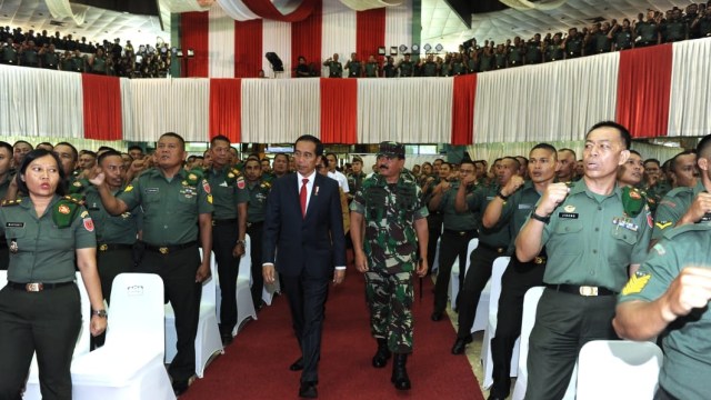 Jokowi Beri Pengarahan ke Babinsa di Makassar (Foto: Dok. Biro Pers Setpres)