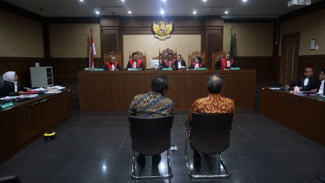 Sidang dakwaan Irvanto dan Made Oka di Pengadilan Tipikor, Jakarta, Senin (30/7). (Foto: Fanny Kusumawardhani/kumparan)