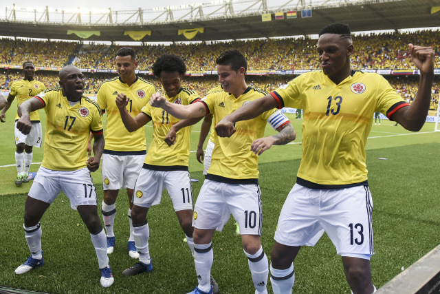 Yerry Mina dan skuat Kolombia di Piala Dunia 2018. (Foto: Luis ROBAYO / AFP)