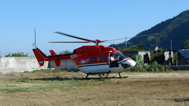 Helikopter penjemput pendaki yang terjebak di Gunung Rinjani. (Foto: Resya Firmansyah/kumparan)