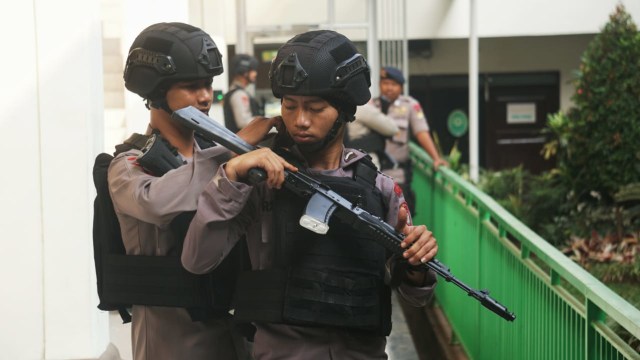 Pengamanan sidang pembubaran JAD dengan agenda pembacaan putusan di PN Jakarta Selatan (31/7). (Foto: Irfan Adi Saputra/kumparan)
