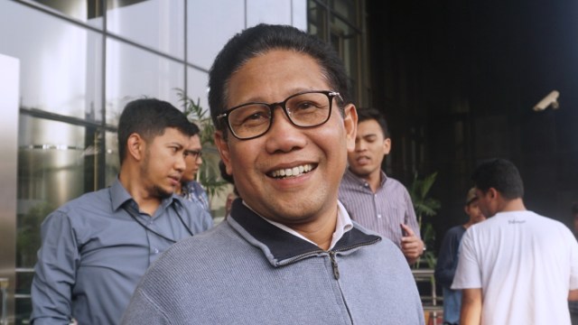 Pemeriksaan Ketua DPRD Jatim, Abdul Halim (kakak kandung Cak Imin) (Foto:  Fanny Kusumawardhani/kumparan)