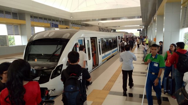 Uji coba gratis LRT di Palembang. (Foto: Pranamya Dewati/kumparan)