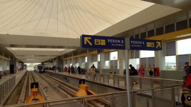 Uji coba gratis LRT di Palembang. (Foto: Pranamya Dewati/kumparan)