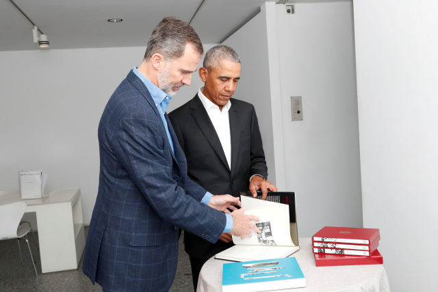 Pertemuan Barack Obama dengan Raja Felipe VI. (Foto: Francisco Gomez/Spanish Royal House/Handout via REUTERS )