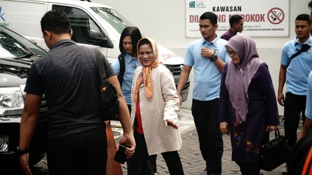 Iriana Jokowi istri dari presiden joko widodo tiba di rumah sakit YPK Mandiri (Foto: Garin/kumparan)
