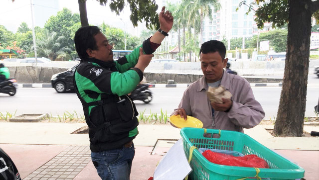Bang Edhi, pemilik dari Warung Ojol (Foto: Ferry Fadhlurrahman/kumparan)
