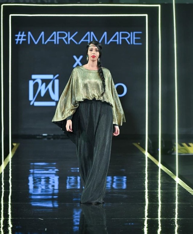 Muna Jama mengenakan koleksi Markamarie di Jakarta Modest Fashion Week 2018 (Foto: IG: @ms_munajama)