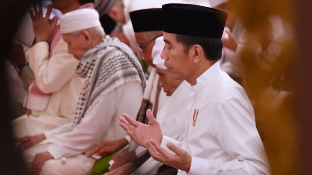 Jokowi di Zikir Kebangsaan 2018 di halaman depan Istana Merdeka. (Foto: Dok. Biro Pers Setpres)