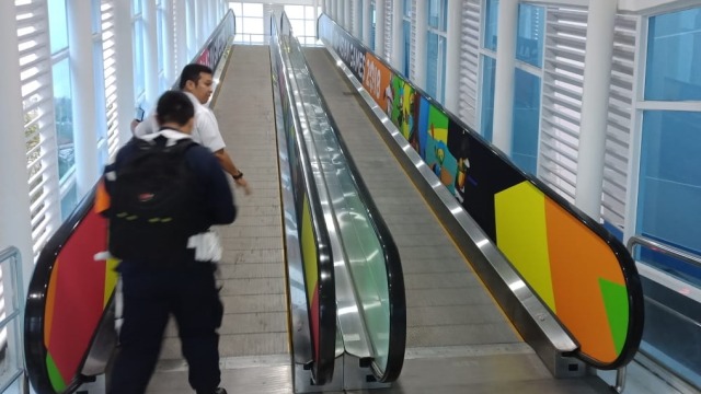 LRT Palembang dilengkapi eskalator. (Foto: Djoko Setijowarno/Masyarakat Transportasi Indonesia)