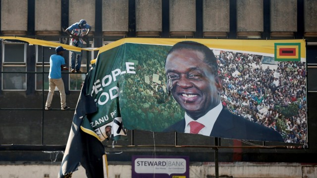 Kerusahan Pasca Pemilu Presiden Zimbawe.  (Foto: REUTERS/Siphiwe Sibeko)