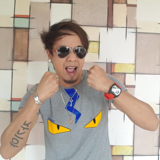 Jadi Ciri Khas, Ini 5 Model Kacamata yang Dipakai Ian Kasela Radja