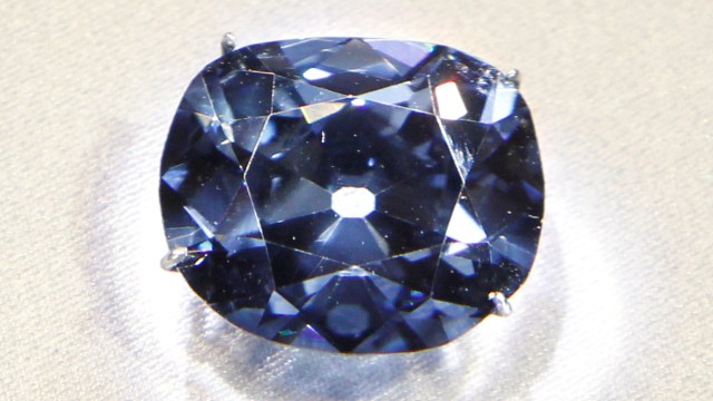 The Hope Diamond, berlian biru langka yang dipamerkan di Smithsonian National Museum of Natural History di Washington. (Foto: REUTERS/Jason Reed)