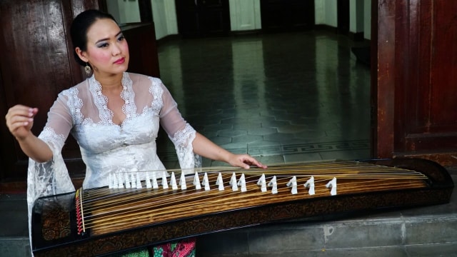 Akulturasi Cina-Sunda Lewat Permainan Kecapi Sisca Guzheng