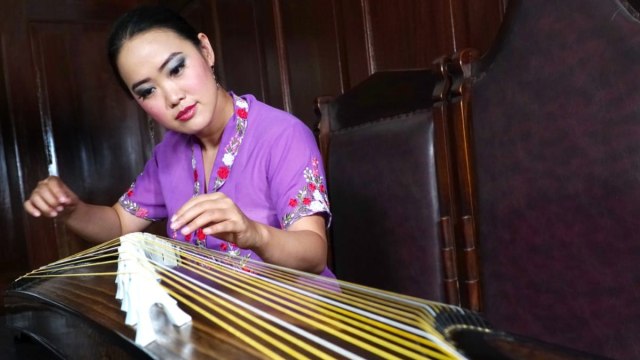 Akulturasi Cina-Sunda Lewat Permainan Kecapi Sisca Guzheng (1)