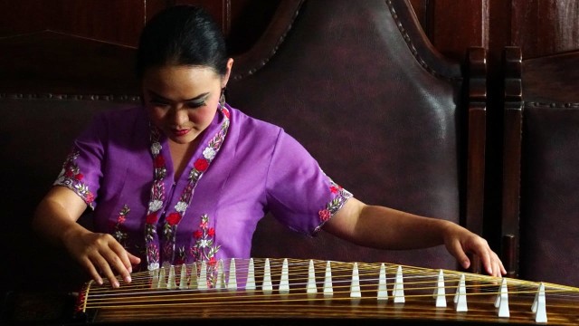 Akulturasi Cina-Sunda Lewat Permainan Kecapi Sisca Guzheng (3)