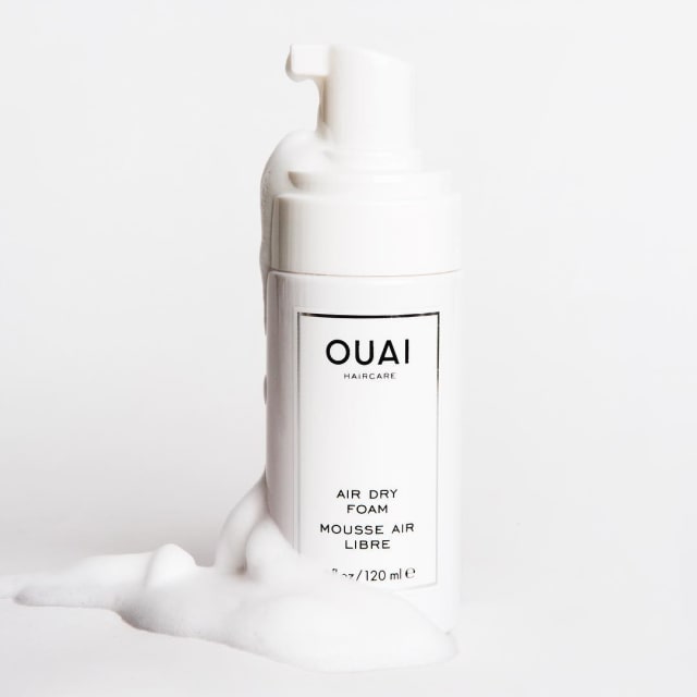 OUAI Dry Shampo Foam (Foto: dok. OUAI)
