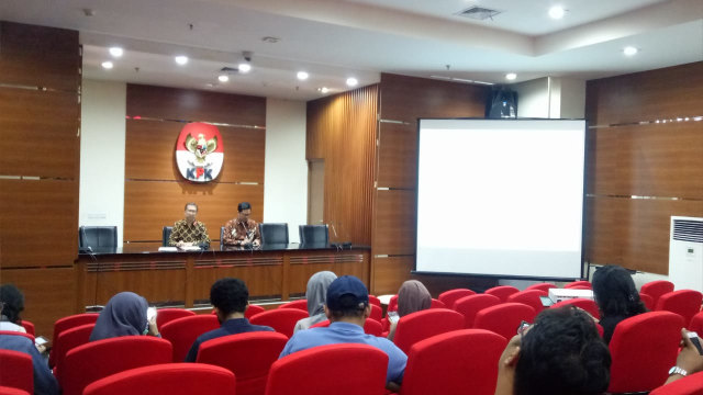 Direktur Pendaftaran dan Pemeriksaan LHKPN KPK, Cahya Hardianto Harefa, saat konpers LHKPN, Jakarta (3/8) (Foto: Adhim Mugni/kumparan)