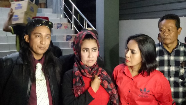 Tessa Mariska melaporkan Ely Sugigi di Polda Metro Jaya (Foto: Aria Pradana/kumparan)