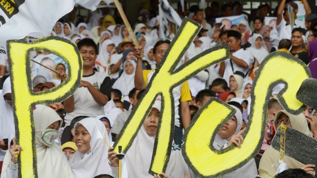 Para pendukung Partai Keadilan dan Kesejahteraan Indonesia (PKS) menghadiri kampanye legislatif di stadion Bung Karno di Jakarta pada 16 Maret 2014.  (Foto: AFP/Adek Berry)