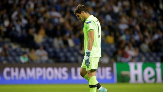 5 Fakta Casillas, Legenda yang Terbuang, Cedera hingga Suka Main HP (3)