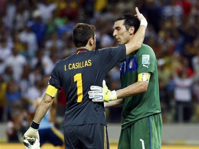 5 Fakta Casillas, Legenda yang Terbuang, Cedera hingga Suka Main HP (1)