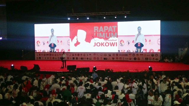 Pidato sambutan Presiden Jokowi dalam rapat umum relawan Jokowi di Sentul, Bogor (Foto: Ricad Saka/kumparan)